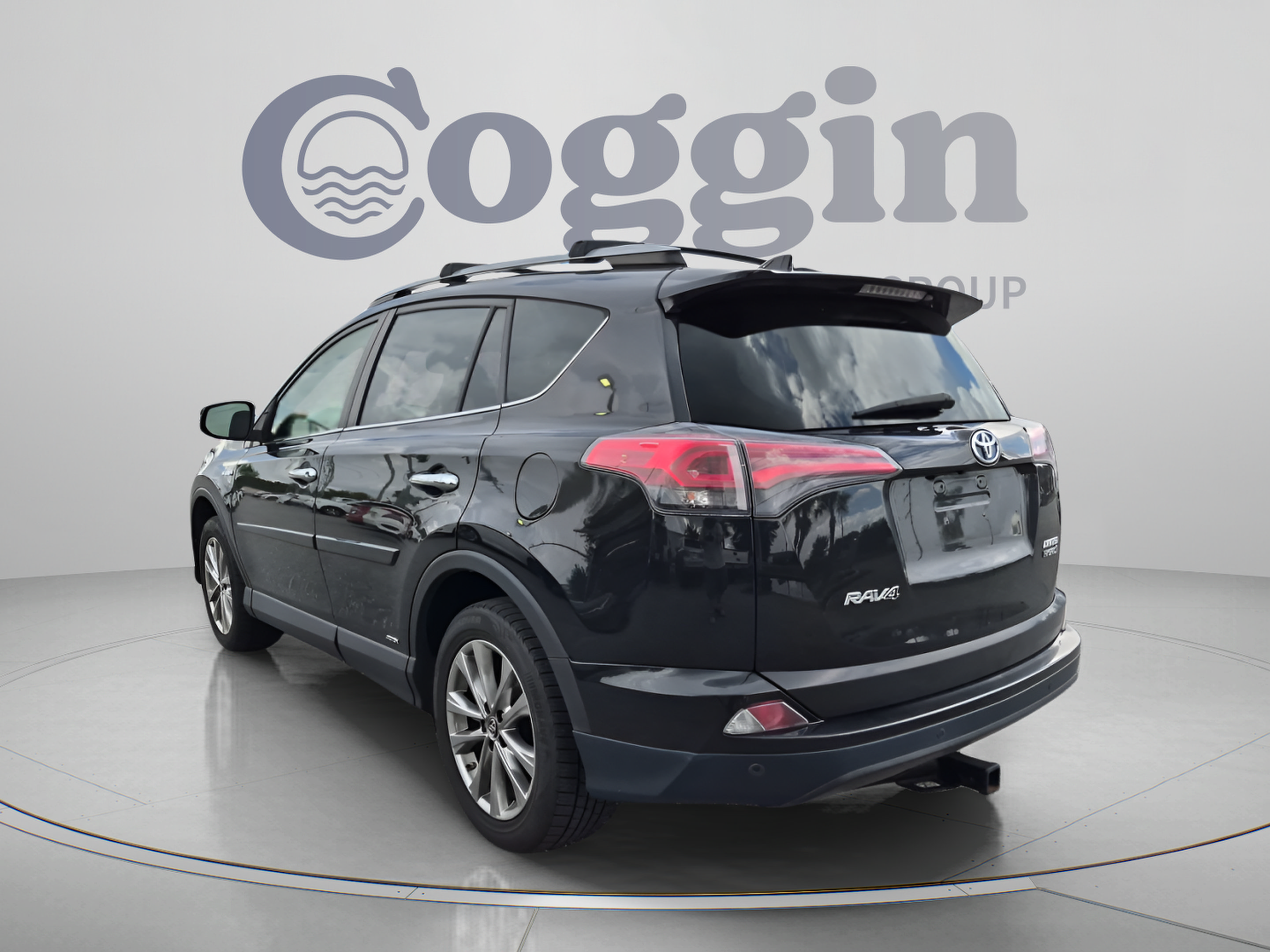 Used 2017 Toyota RAV4 Limited w/ Advanced Technology Package AWD/4WD image 3