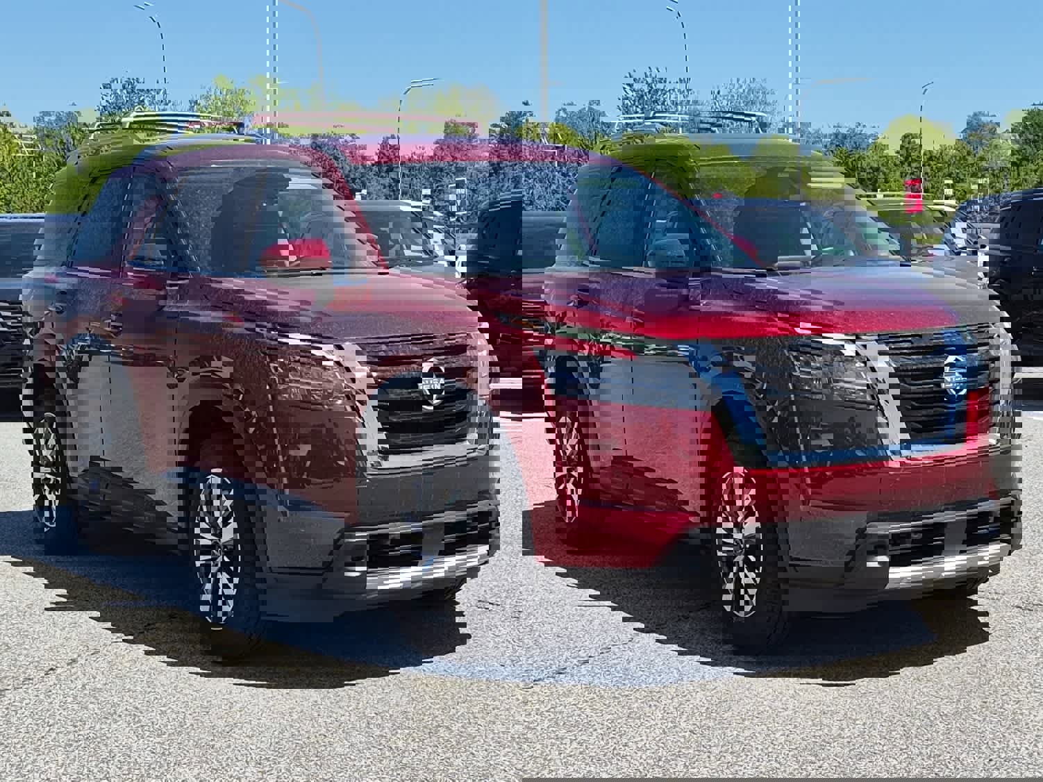 Used 2023 Nissan Pathfinder SL image 2