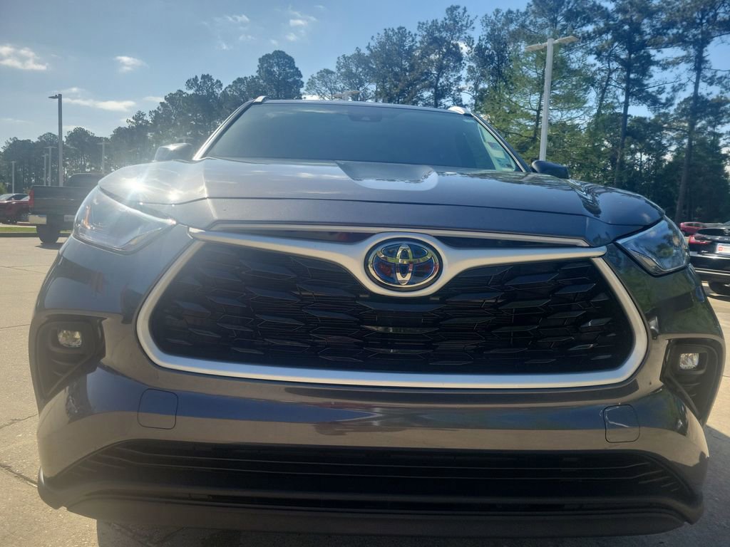 Used 2022 Toyota Highlander XLE image 4