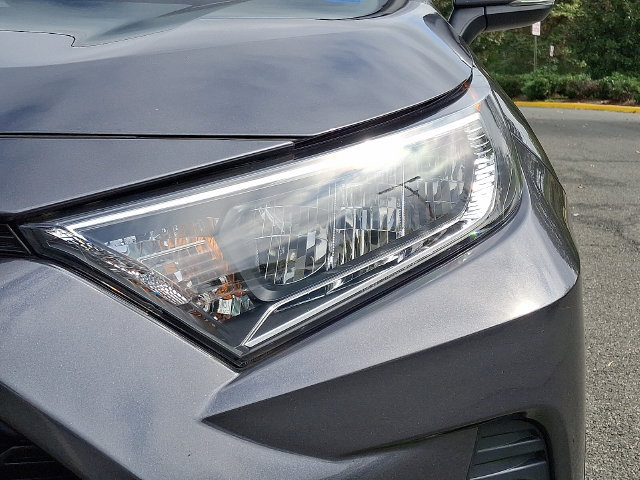 Used 2021 Toyota RAV4 XLE w/ Convenience Package AWD/4WD image 9