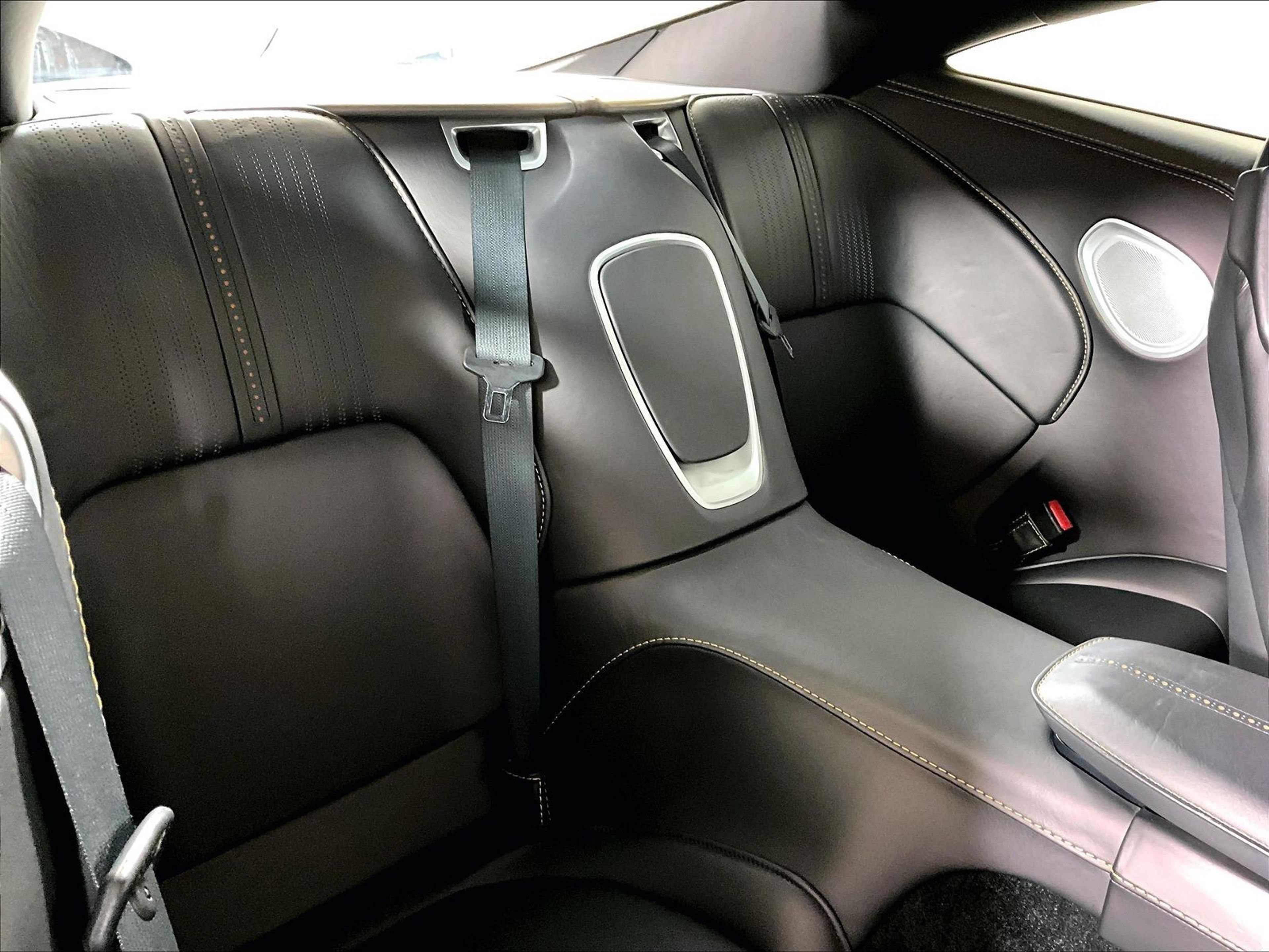 Used 2017 Aston Martin DB11 V12 RWD image 23