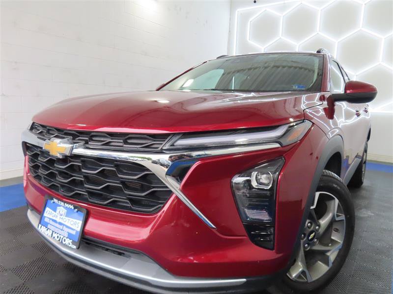 Used 2025 Chevrolet Trax LT w/ LT Convenience Package FWD image 1