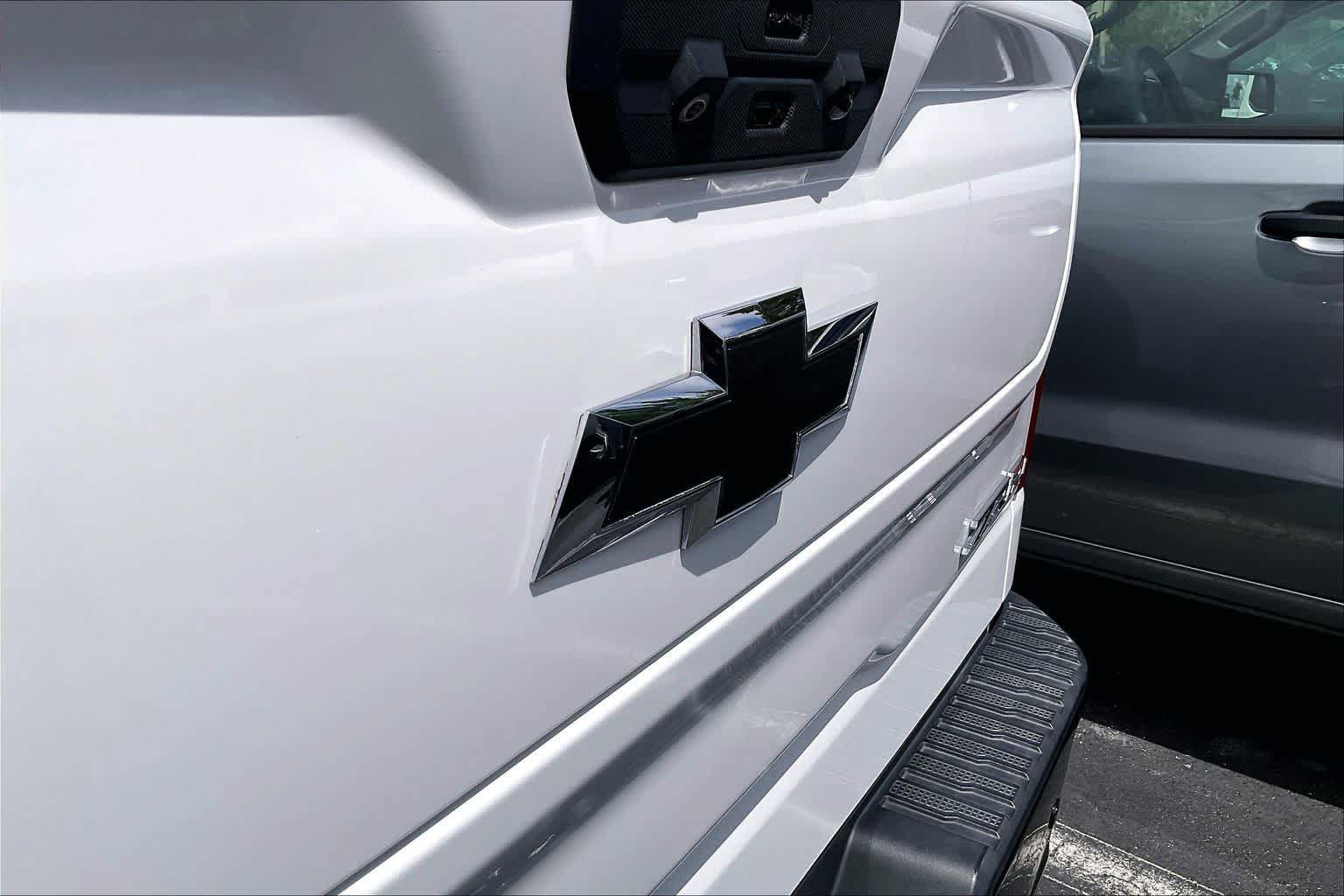 Used 2022 Chevrolet Silverado 1500 ZR2 w/ Technology Package AWD/4WD image 9