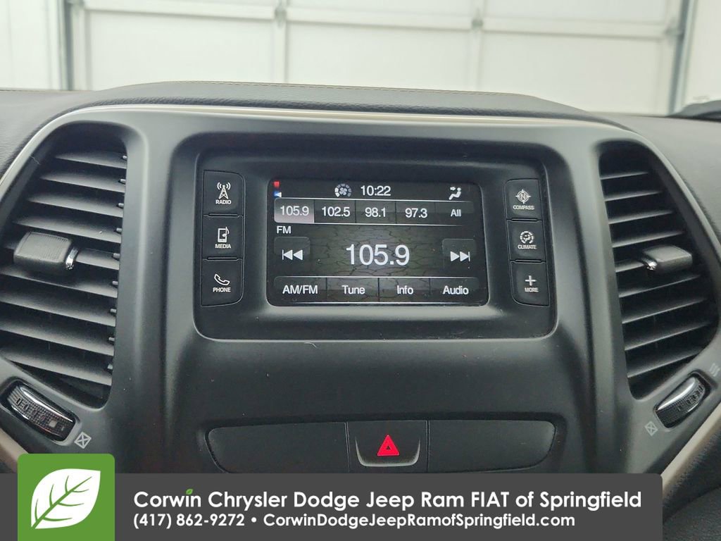 Used 2018 Jeep Cherokee Latitude w/ Cold Weather Group image 24