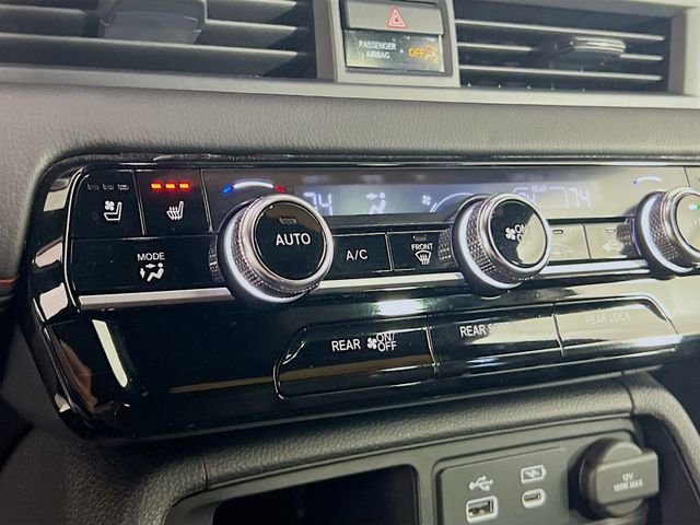 Certified 2025 Honda Pilot Black Edition image 14