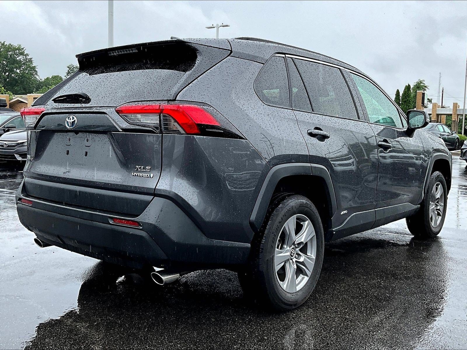 Used 2022 Toyota RAV4 XLE AWD/4WD image 6
