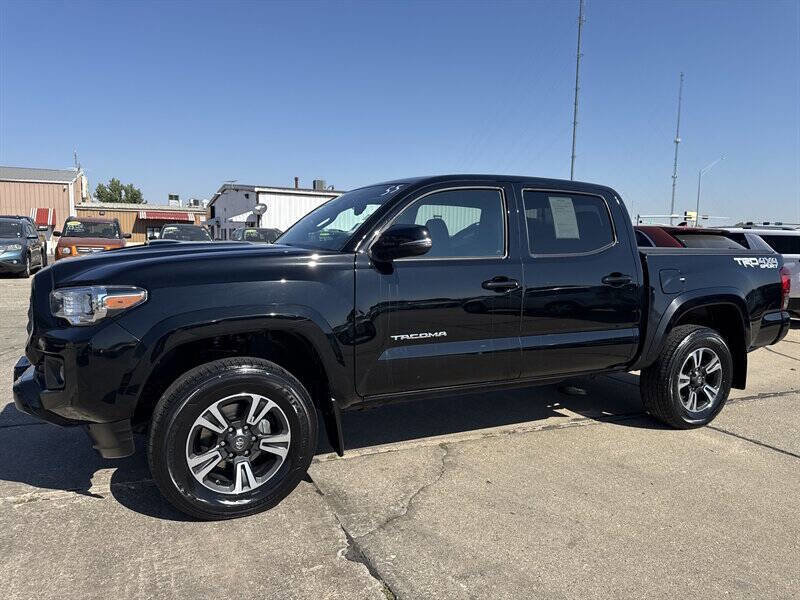 Used 2019 Toyota Tacoma TRD Sport image 2