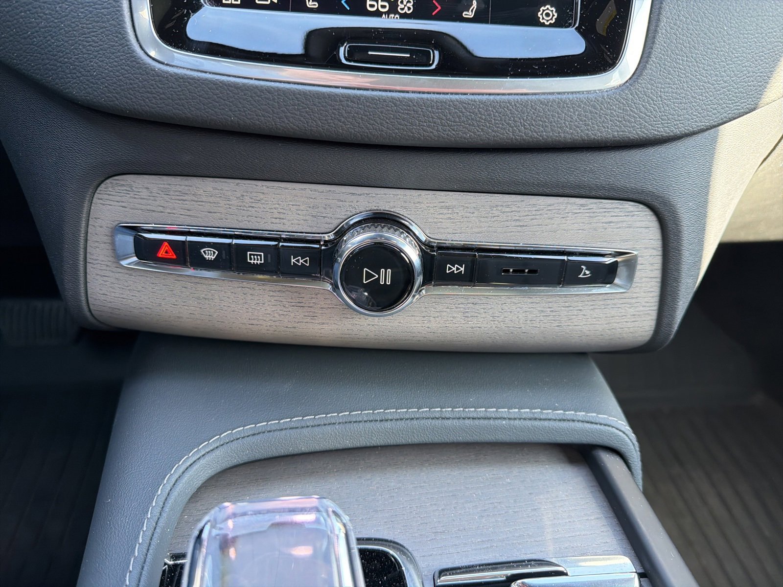 Used 2024 Volvo XC90 T8 Ultimate w/ Protection Package Premier image 37