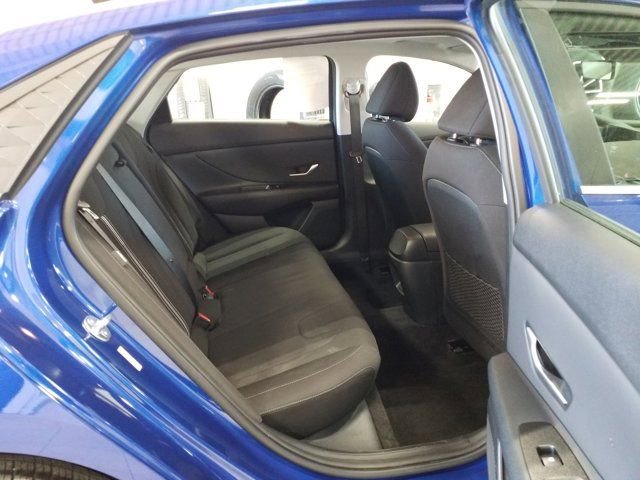 Certified 2025 Hyundai Elantra SEL image 15