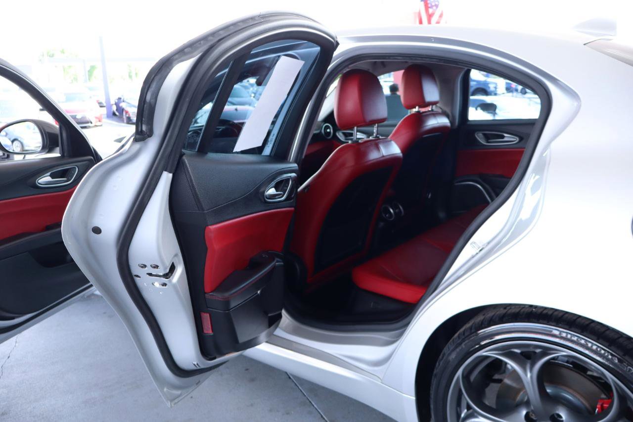 Used 2019 Alfa Romeo Giulia RWD image 30