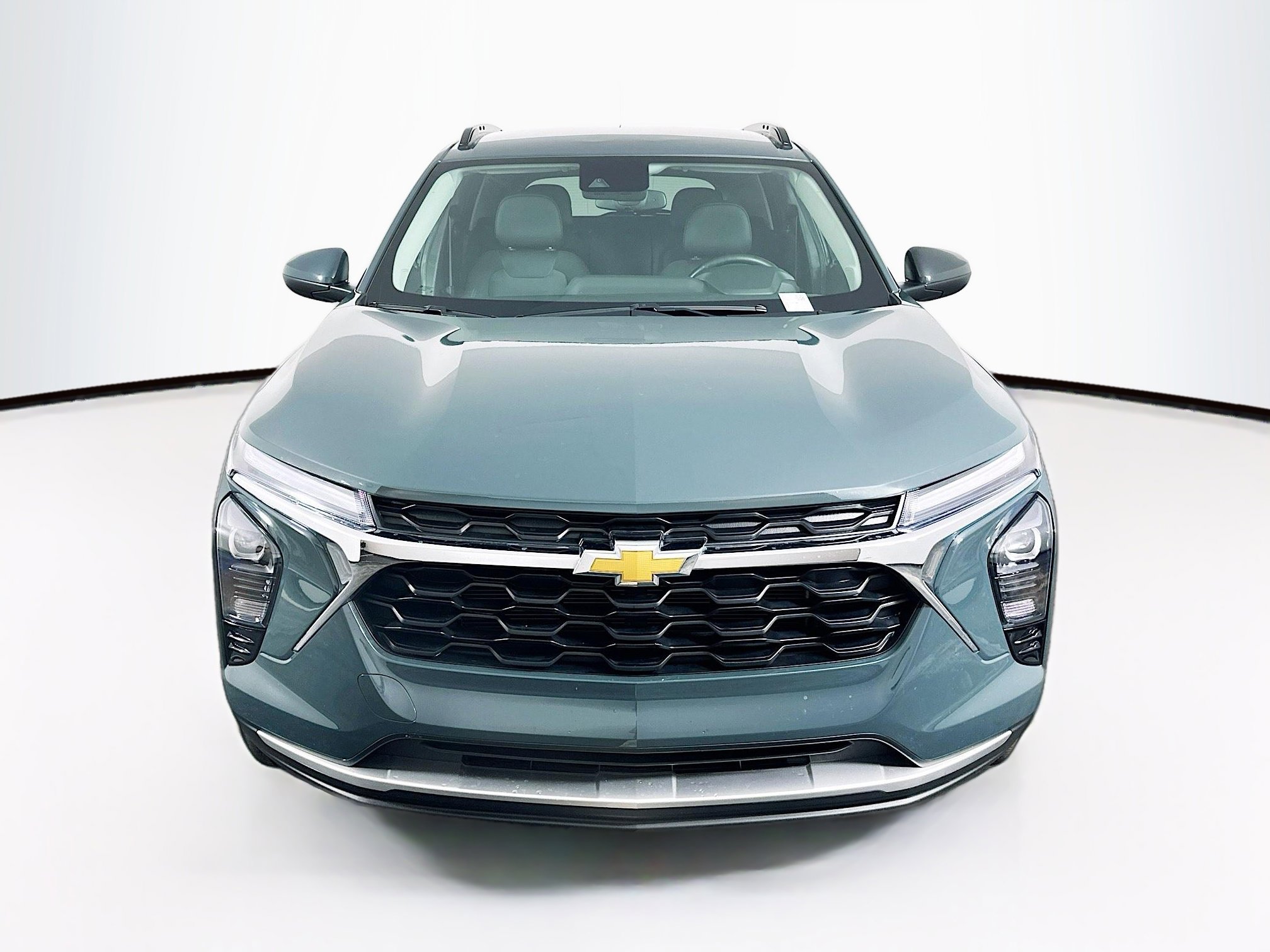 Used 2025 Chevrolet Trax LT w/ LT Convenience Package image 2