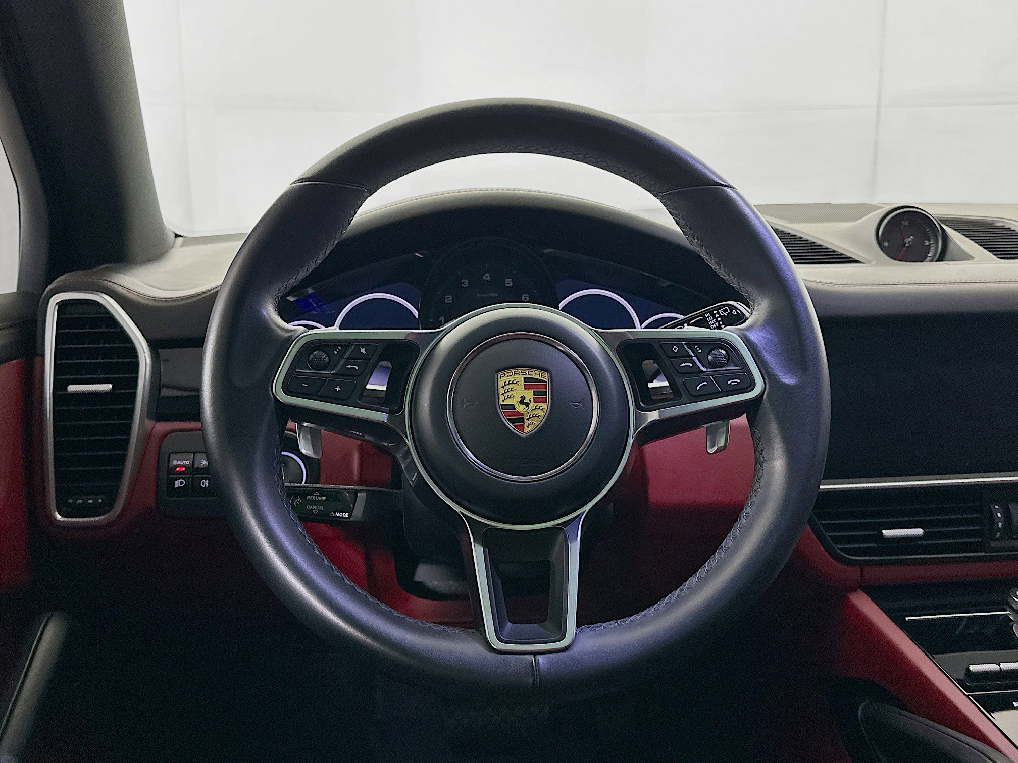 Used 2021 Porsche Cayenne AWD/4WD image 18