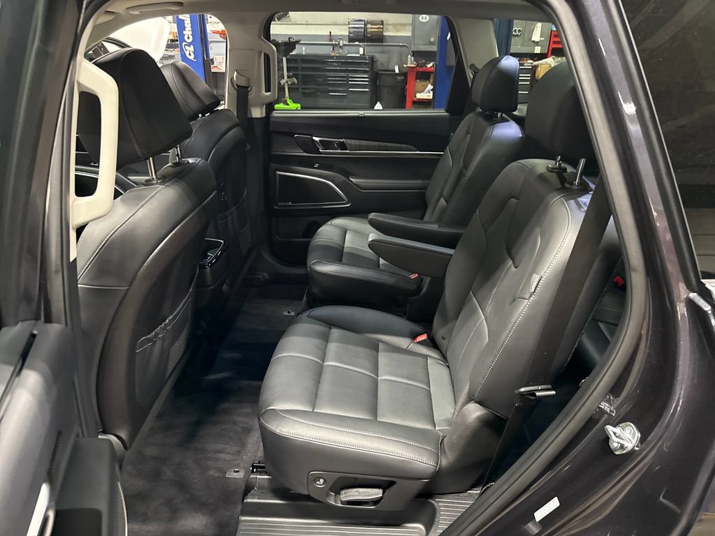 Used 2025 Kia Telluride SX w/ SX Captain's Chair Package AWD/4WD image 12