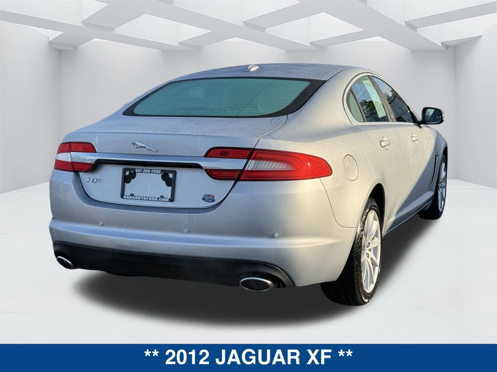 Used 2012 Jaguar XF image 4