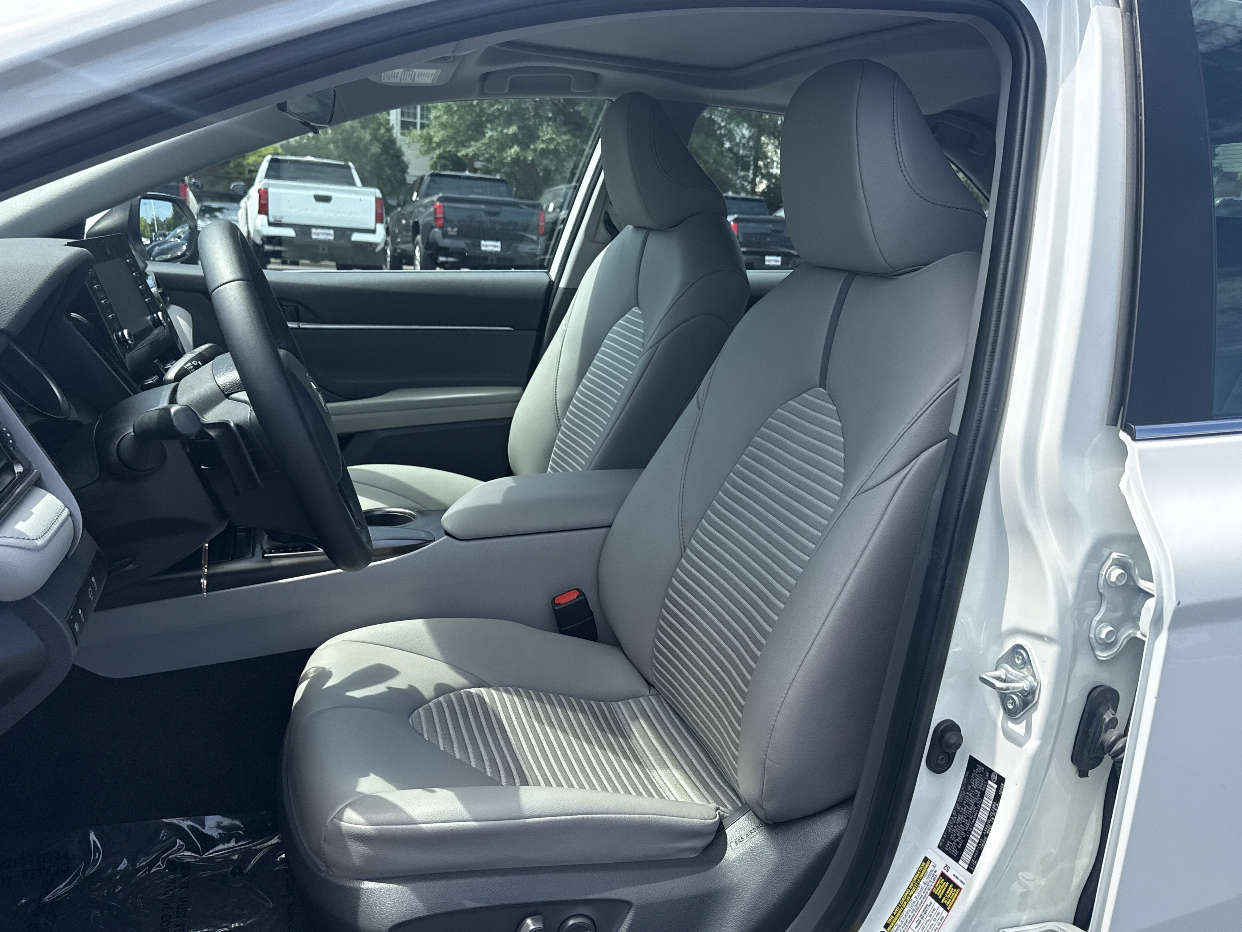Used 2021 Toyota Camry SE FWD image 21