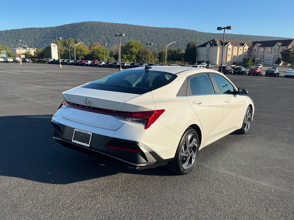 Certified 2026 Hyundai Elantra Limited FWD image 7
