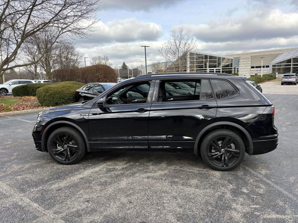 Used 2023 Volkswagen Tiguan SE R-Line image 4