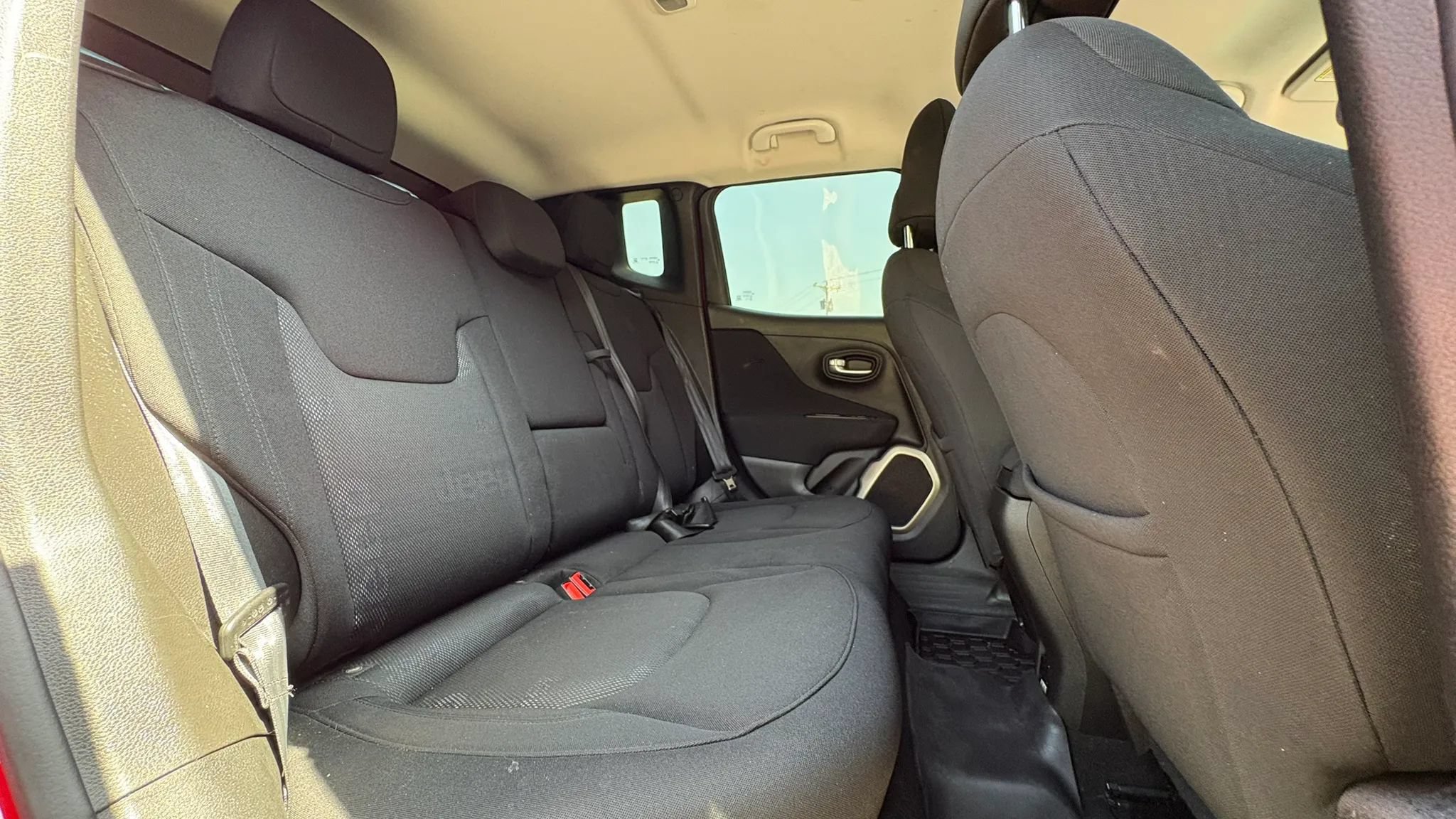 Used 2017 Jeep Renegade Latitude w/ Popular Equipment Group AWD/4WD image 27