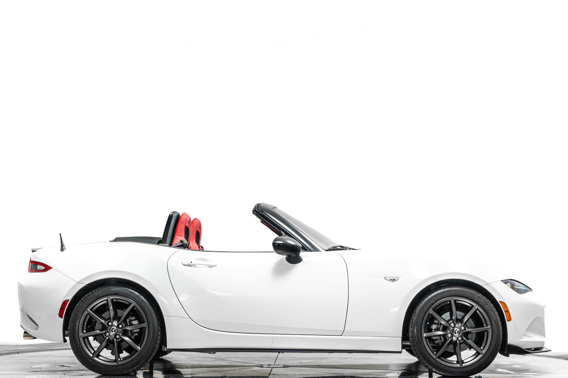 Used 2016 MAZDA MX-5 Miata Club RWD image 2