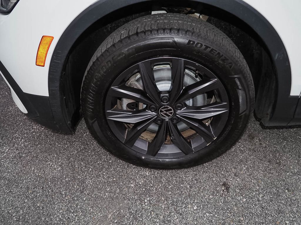 Used 2022 Volkswagen Tiguan SE w/ Panoramic Sunroof Package image 35