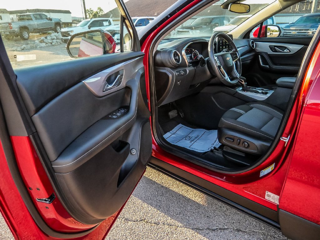 Used 2024 Chevrolet Blazer LT w/ Convenience Package FWD image 30