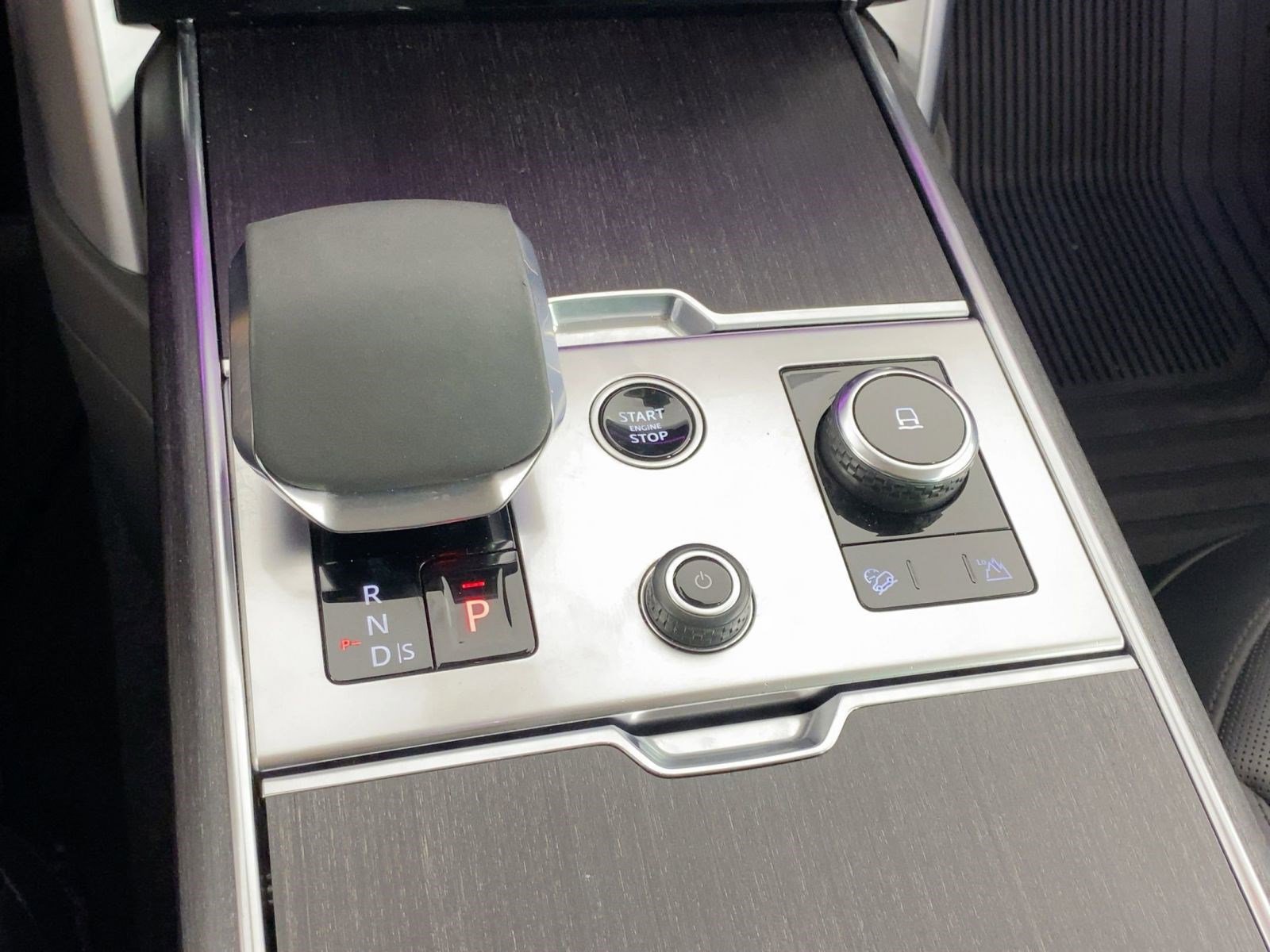 Used 2023 Land Rover Range Rover SE image 17