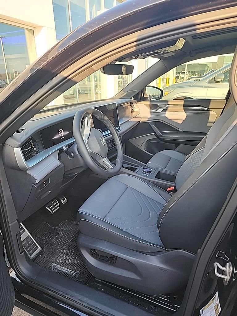 Used 2026 Volkswagen Tiguan SE R-Line image 6