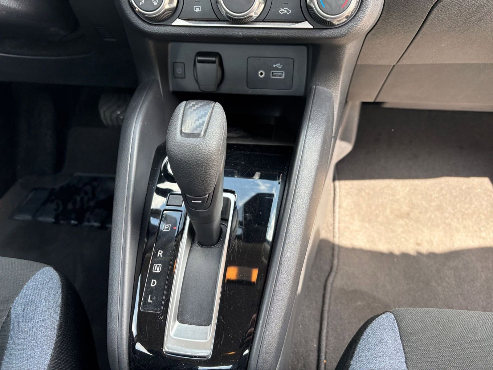 Used 2025 Nissan Versa SV FWD image 39