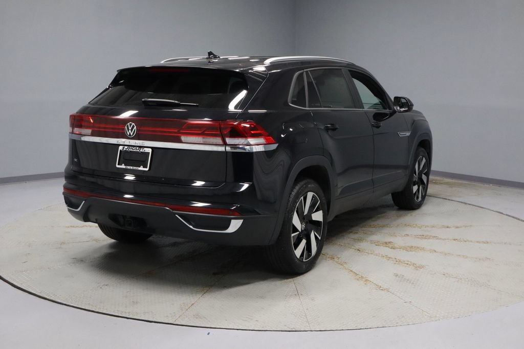 Used 2025 Volkswagen Atlas Cross Sport SE FWD image 11