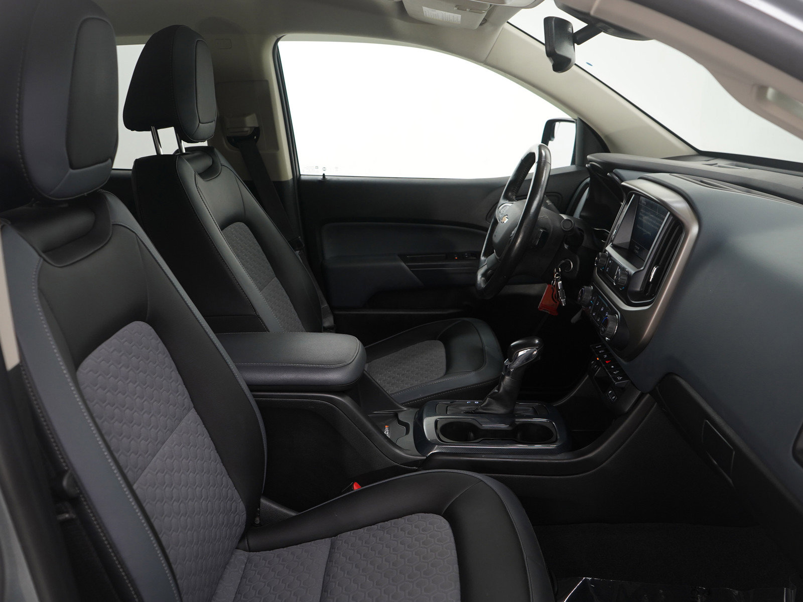 Used 2022 Chevrolet Colorado Z71 w/ Safety Package image 11
