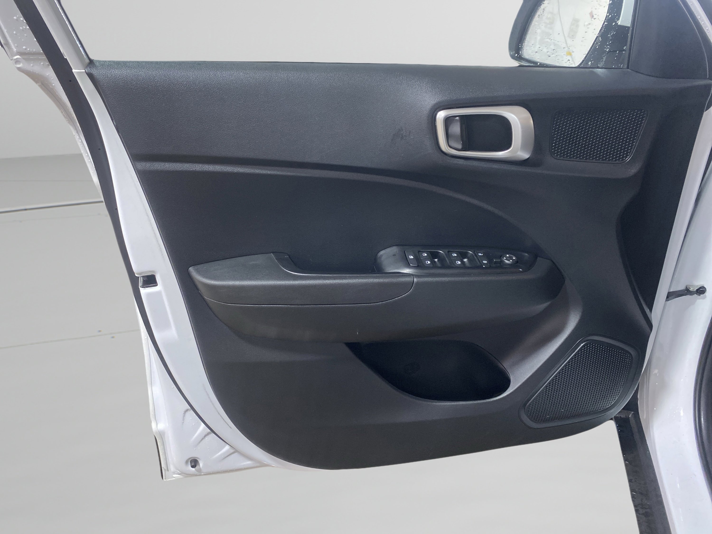 Used 2022 Hyundai Venue SEL image 13