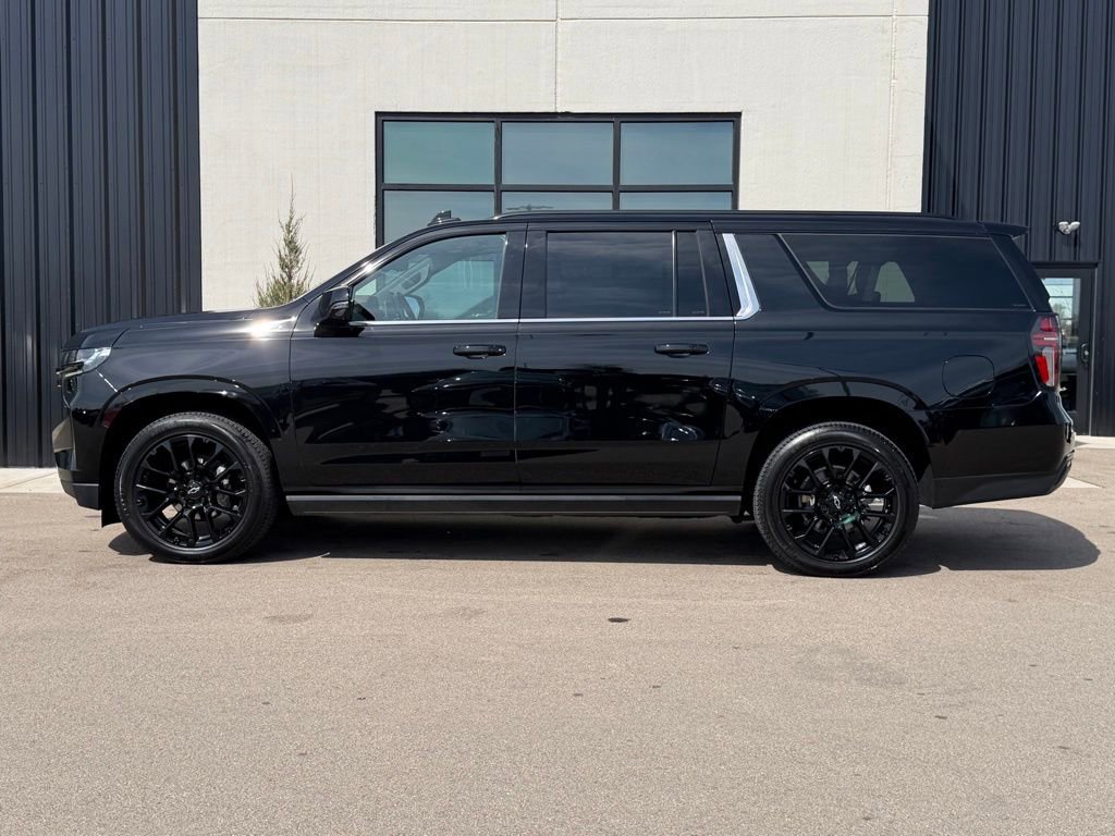 Used 2023 Chevrolet Suburban High Country w/ Max Trailering Package image 2