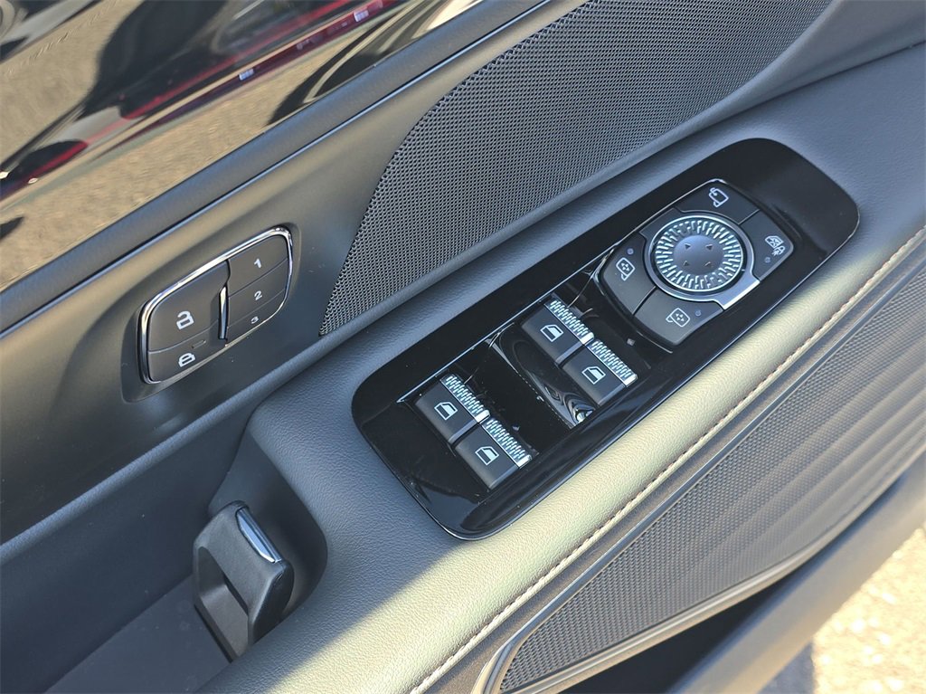 New 2025 Lincoln Nautilus Premier w/ Equipment Group 102A image 19