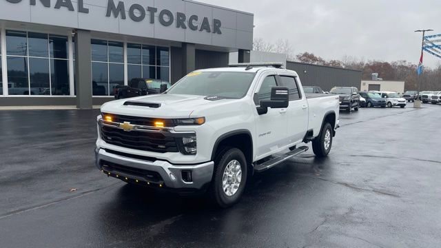 Used 2024 Chevrolet Silverado 3500 LT w/ Convenience Package image 9