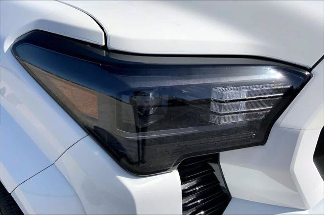 Certified 2026 Toyota Tacoma SR5 AWD/4WD image 27