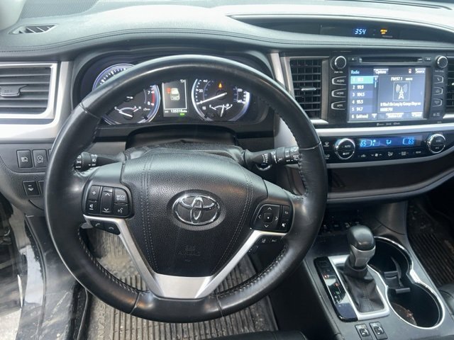Used 2017 Toyota Highlander XLE image 12