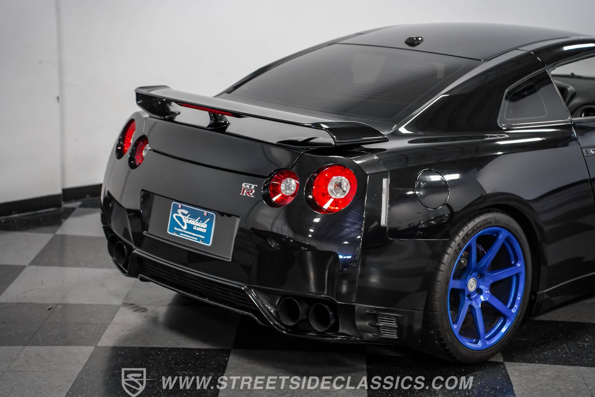 Used 2013 Nissan GT-R Premium image 27