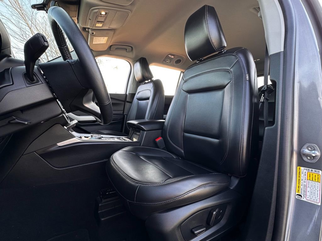 Used 2023 Ford Explorer XLT w/ Equipment Group 202A image 6