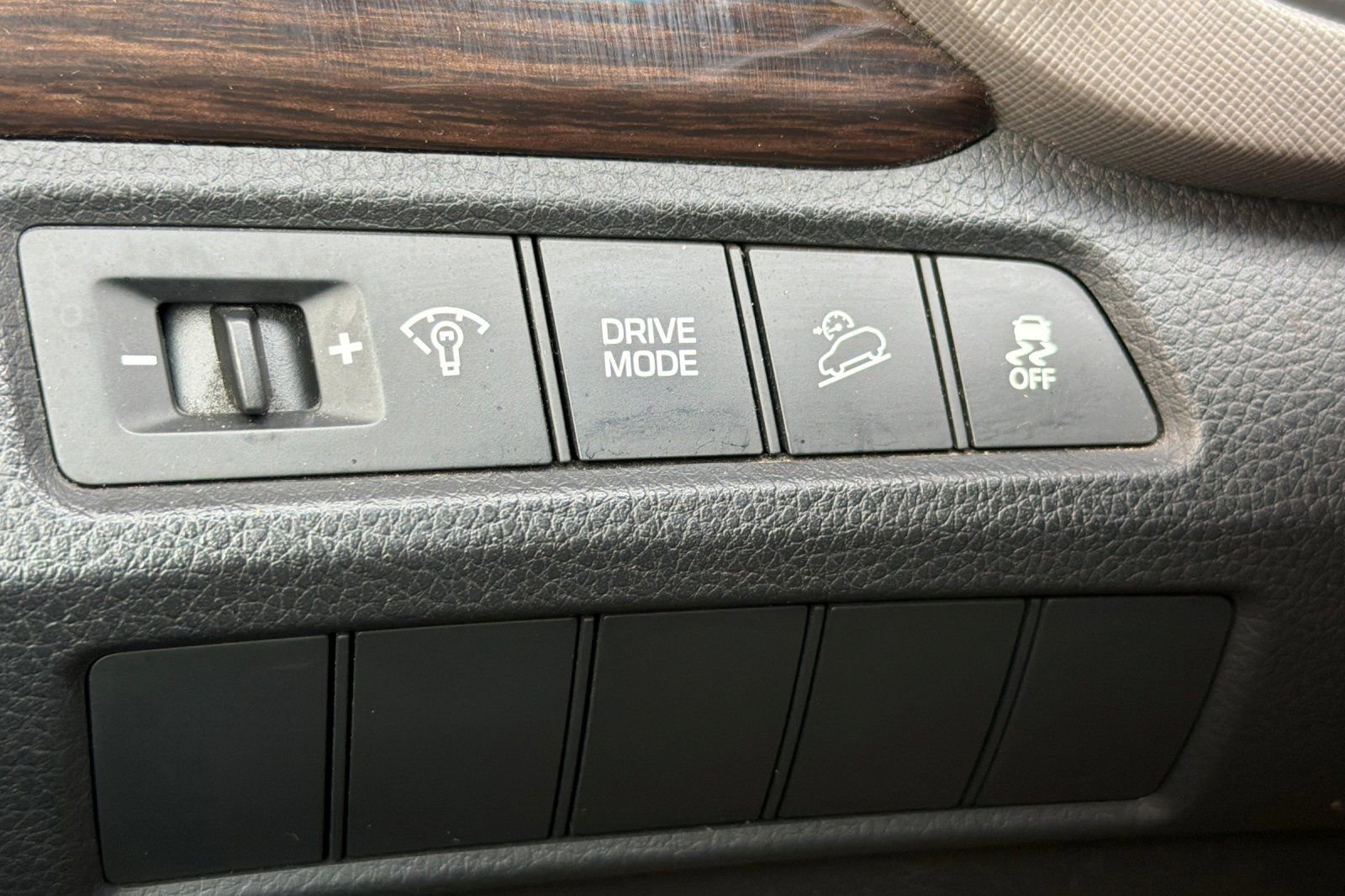 Used 2017 Hyundai Santa Fe SE image 36