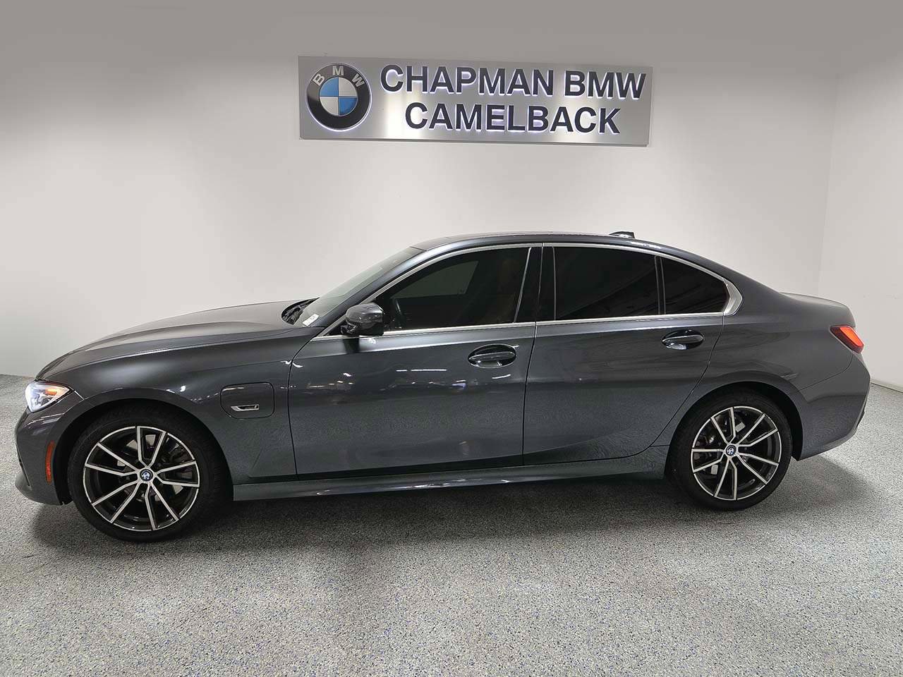 Used 2022 BMW 330e xDrive w/ Premium Package AWD/4WD image 4