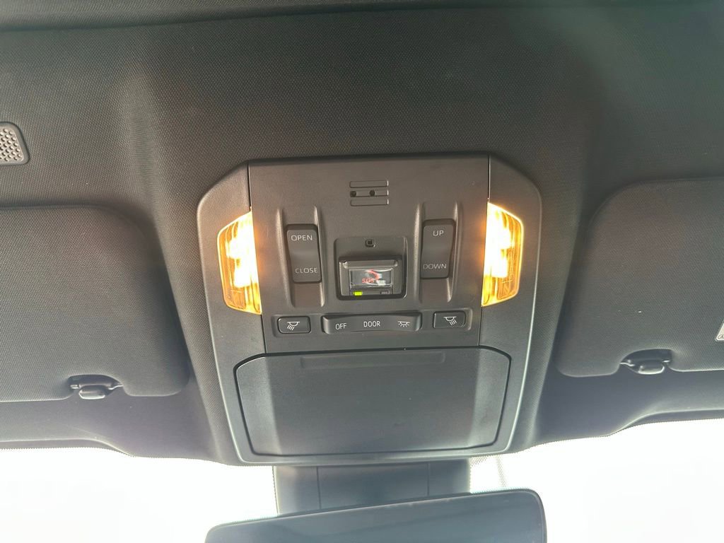 Used 2021 Toyota Highlander XSE image 19