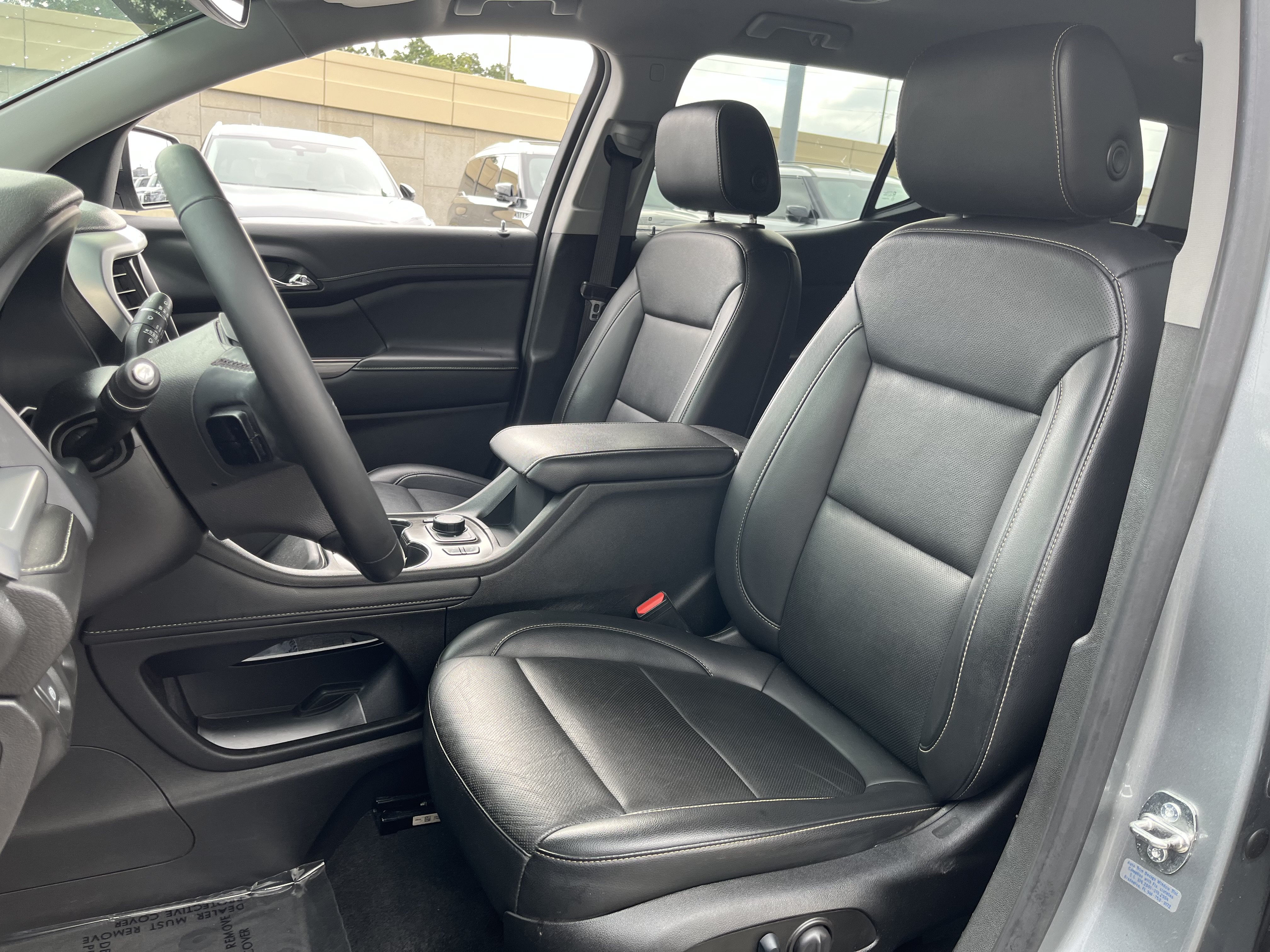 Used 2023 GMC Acadia SLT FWD image 2