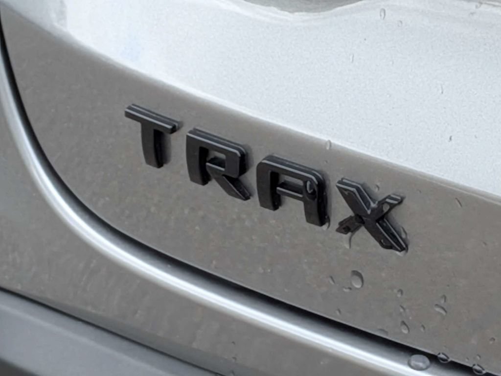 Used 2025 Chevrolet Trax RS w/ Sunroof Package FWD image 13