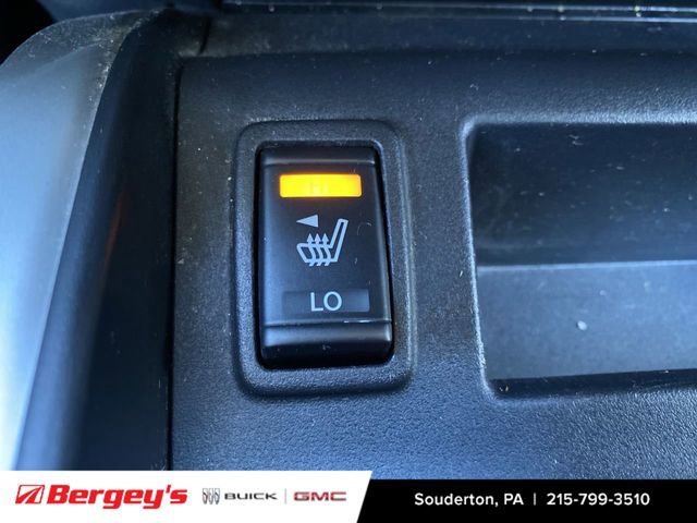 Used 2021 Nissan Titan SV w/ SV Convenience Package image 38