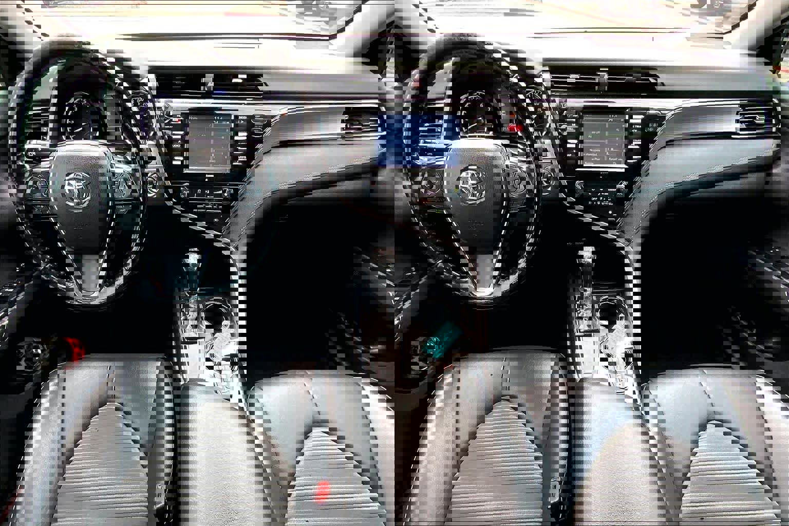 Used 2020 Toyota Camry SE w/ Convenience Package image 14