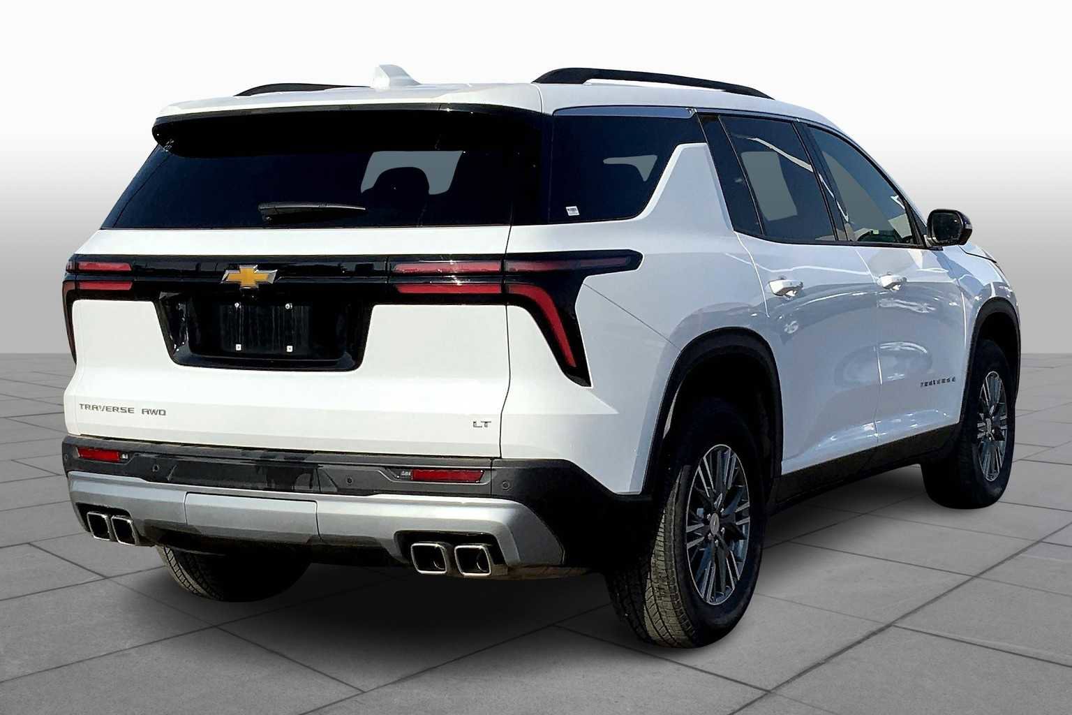 Used 2024 Chevrolet Traverse LT image 12