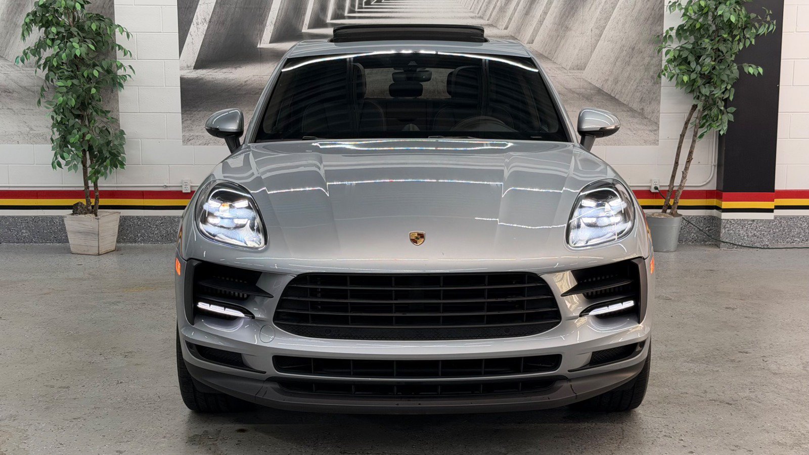 Used 2019 Porsche Macan S w/ Premium Package Plus AWD/4WD image 2