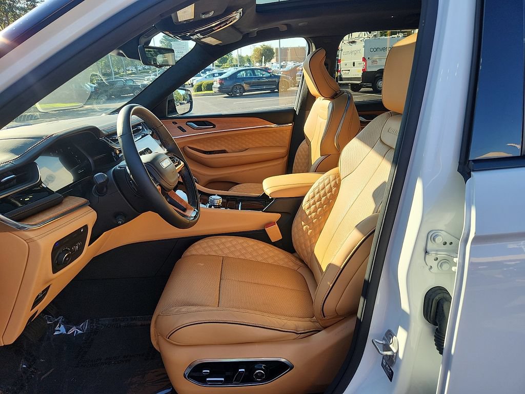 Used 2022 Jeep Grand Cherokee Summit AWD/4WD image 13