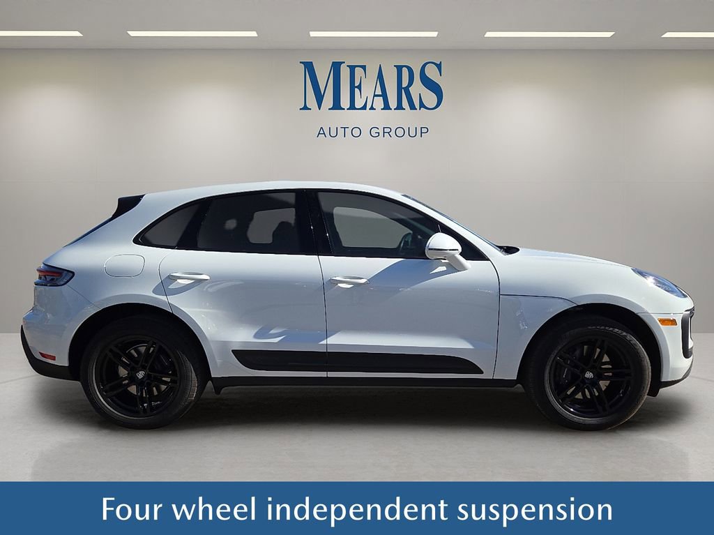 Used 2024 Porsche Macan T w/ Premium Plus Package image 7