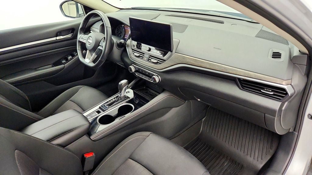 Used 2023 Nissan Altima 2.5 SV w/ SV Premium Package FWD image 26